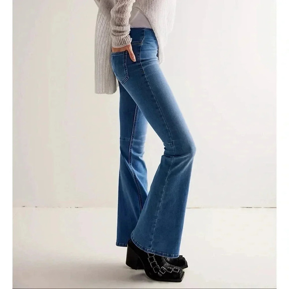 NWT Free People Penny Pull On Flare Jeans Stretch Mid Rise We The Free Blue - Picture 1 of 16